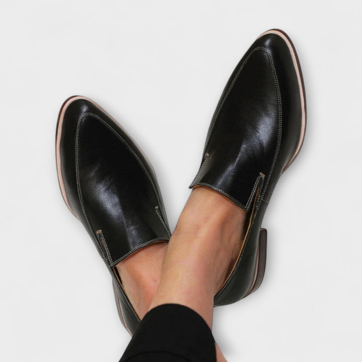 Junia – Juodos Loafer'iai su Smailiu Nosiu