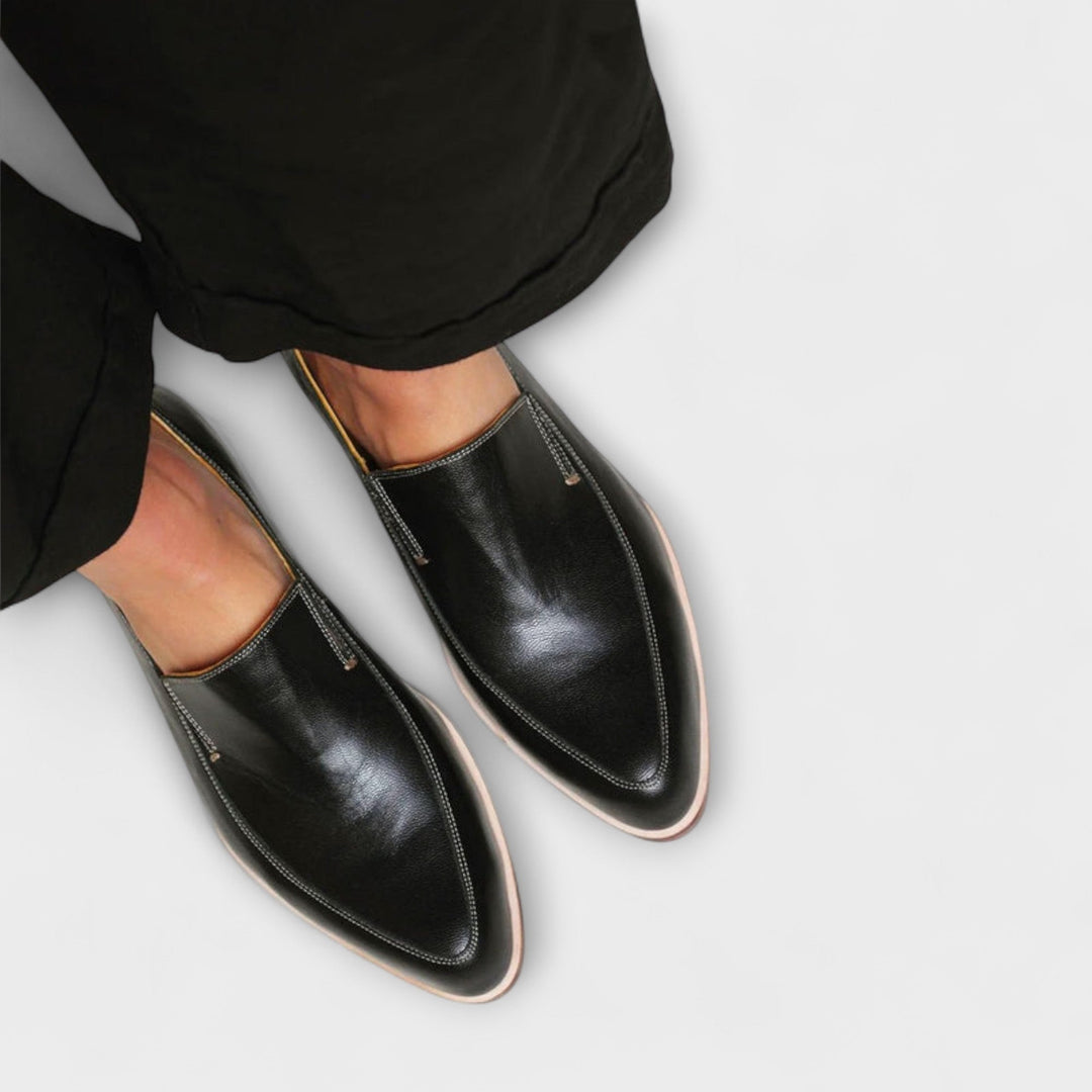 Junia – Juodos Loafer'iai su Smailiu Nosiu